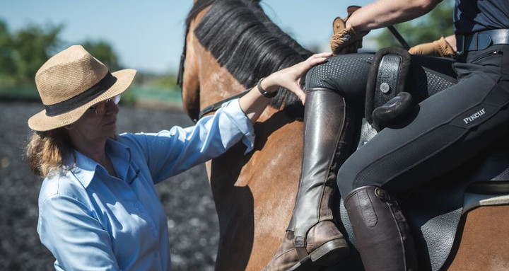 korrekter Sitz im Damensattel